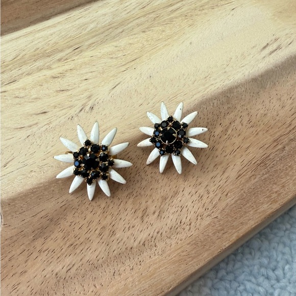 Vintage Vendome Signed Clip On Earrings - Picture 11 of 11